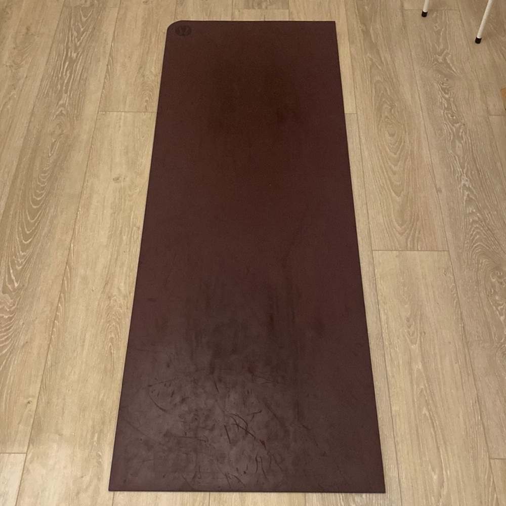 Lululemon Pilates / yoga thick mat burgundy color